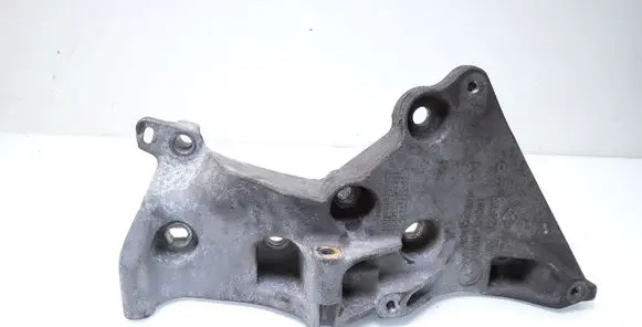 Mercedes-Benz A W176 Generator/alternator bracket A607201009 117107649R