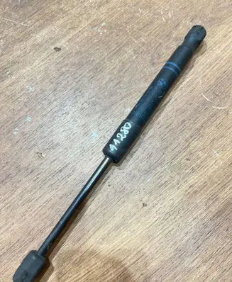 BMW 5 E60 E61 Front bonnet/hood damper/strut 7239233