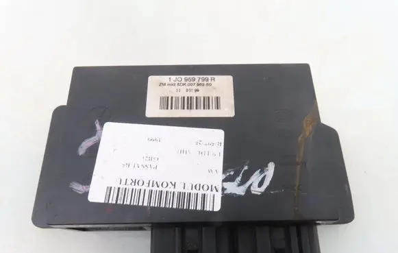 Volkswagen PASSAT B5 Central body control module 1J0959799R
