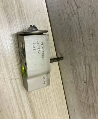 Chrysler 300 - 300C Air conditioning (A/C) expansion valve 05061473AA