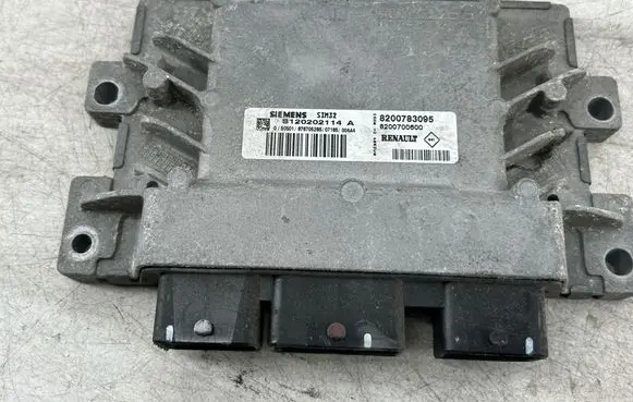 Renault Twingo II Engine control unit/module 8200783095 S120202114A 8200700600