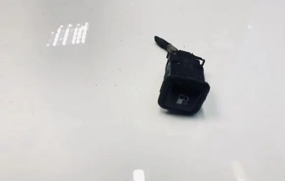 Volkswagen Golf IV Fuel tank opening switch 3b0959833a