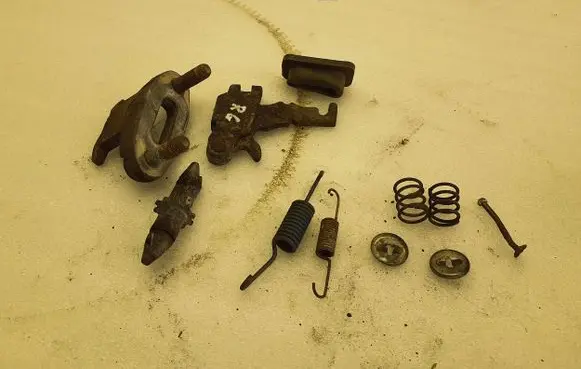 Hummer H3 Handbrake/parking brake pads 