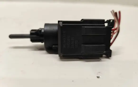 Audi A4 S4 B7 8E 8H Brake pedal sensor switch 3B0945511C 02272 19322010