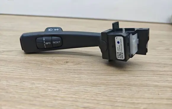 Volvo V70 Indicator stalk 31264347