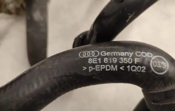Audi A4 S4 B6 8E 8H Heater radiator pipe/hose 8E1819359