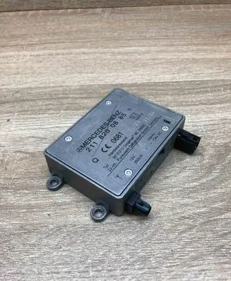 Mercedes-Benz E W211 Antenna control unit 2118200885