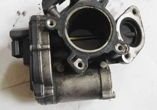 Renault Trafic II (X83) EGR valve 8200987088 147105543R