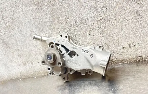Opel Astra J Water pump 55568032 55595610