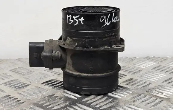 Volkswagen PASSAT B5.5 Mass air flow meter 074906461B 0281002461