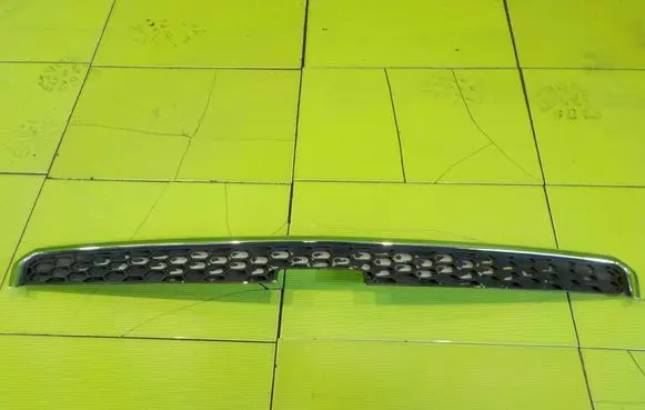 Chevrolet Captiva Front bumper upper radiator grill 96442715