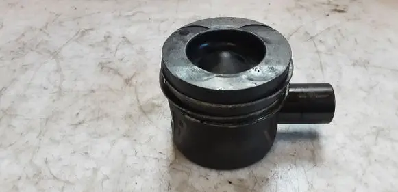 Mercedes-Benz GLK (X204) Piston 8349F 8R4