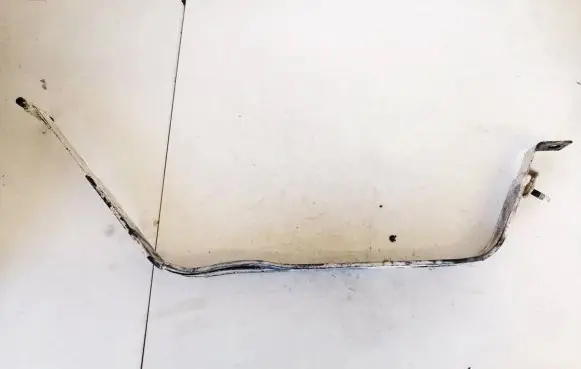 Fuel tank mounting bracket
