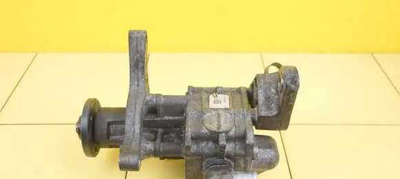 BMW X5 E70 Power steering pump 6796462 28SP30