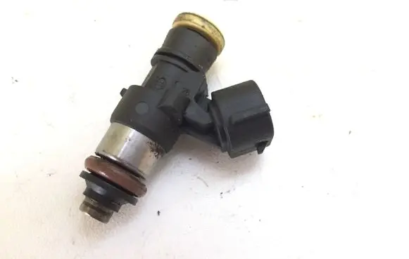 Volkswagen PASSAT B6 Fuel injector 03C906039A 028058831