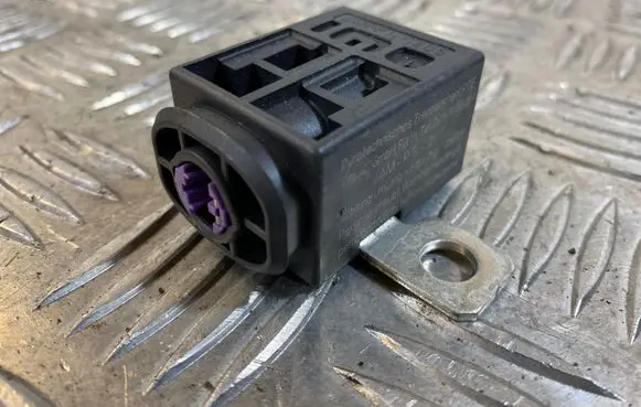 Audi A6 S6 C6 4F Battery relay fuse 4F0915519