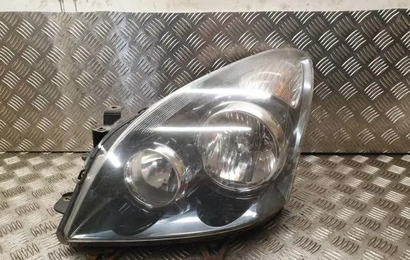 Toyota Corolla Verso AR10 Headlight/headlamp P7106L