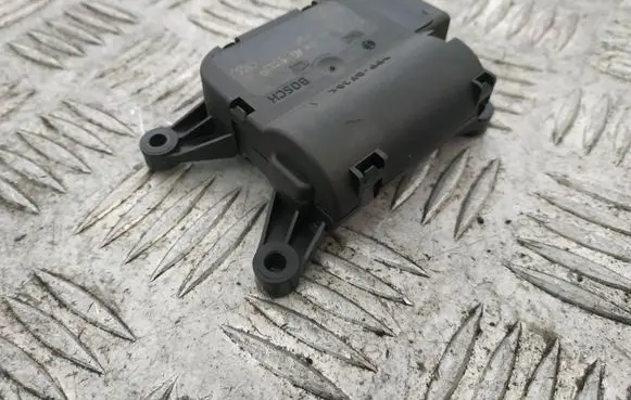 Volkswagen Tiguan Intake manifold valve actuator/motor 0132801344