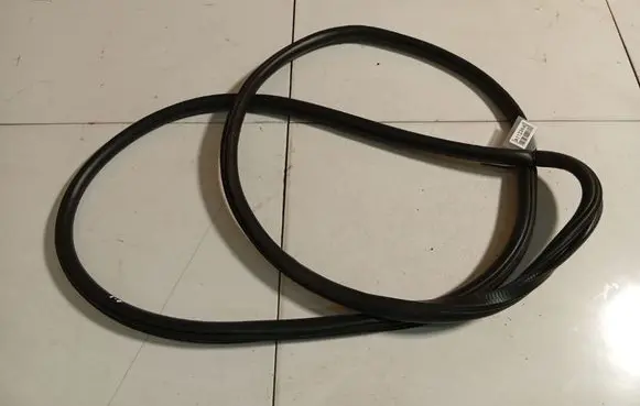 Skoda Octavia Mk2 (1Z) Rubber seal front coupe door 1Z0867365D