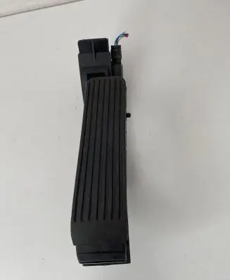 Mercedes-Benz E W211 Accelerator throttle pedal A2113000504