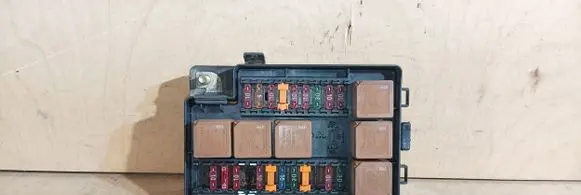 Jaguar XJ X308 Fuse module LNC2822BD 2822BD