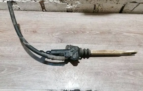 Volvo V70 Clutch master cylinder 30651400