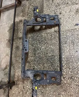 Volkswagen Touareg I Radiator support slam panel