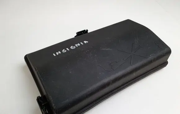 Opel Insignia A Fuse box cover 13222784