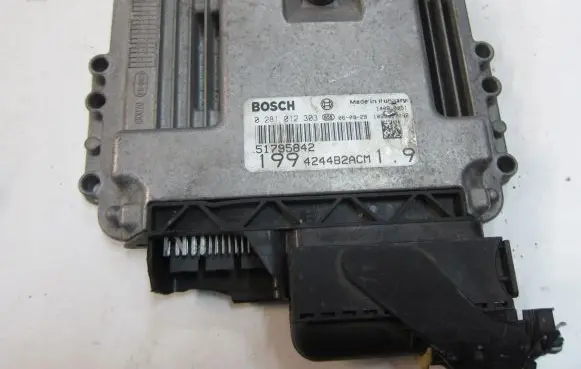Fiat Grande Punto Engine control unit/module 51795842 0281012303