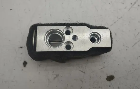 Mazda CX-7 Air conditioning (A/C) expansion valve 