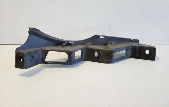 Volkswagen PASSAT B6 Front bumper mounting bracket 3C0807889