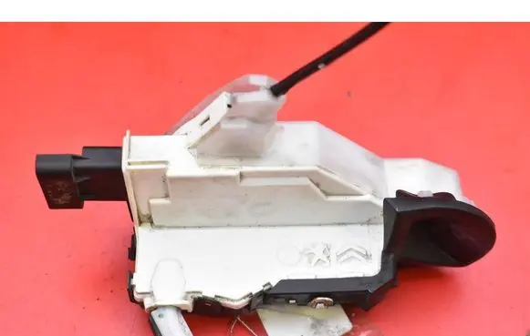Peugeot 508 RXH Front door lock PSA851916
