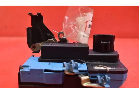 Volvo XC90 Front door lock 