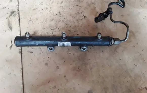 Land Rover Discovery 3 - LR3 Fuel main line pipe A2C20001330 5WS40129 4R8Q90280AC