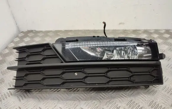 Skoda Octavia Mk3 (5E) Front fog light 5E0941699F 5E0807681F