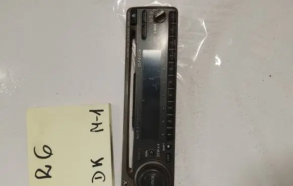 Volkswagen Golf IV Radio/GPS head unit trim CDX4250R