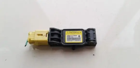 Mitsubishi Lancer Airbag deployment crash/impact sensor MN141004 W002T11071
