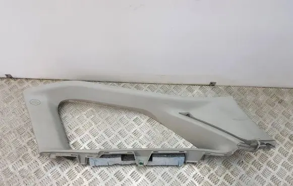 Toyota Auris E180 Rear side glass trim 6247002300