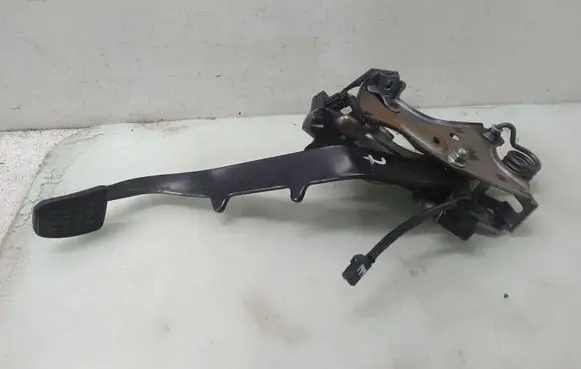 Toyota Corolla Verso E121 Clutch pedal