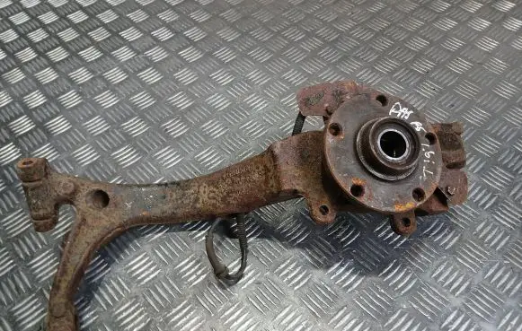 Volkswagen PASSAT B5 Front wheel hub spindle knuckle