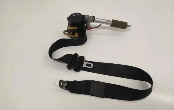 Audi A6 S6 C4 4A Front seatbelt