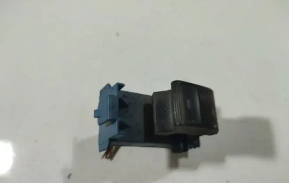 Toyota Avensis T250 Electric window control switch 8481005070