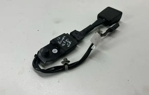 Ford Escape IV Front seatbelt buckle LJ6BS61208AC