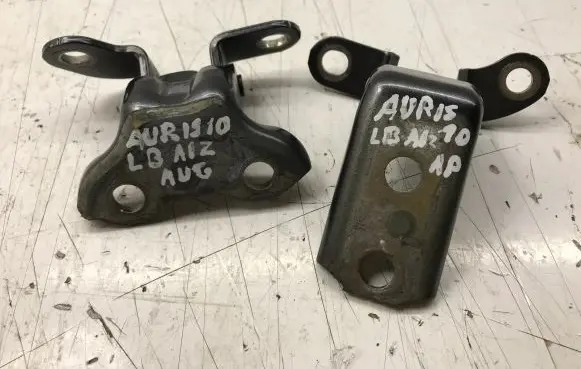 Toyota Auris 150 Rear door hinge set 687500H010 687700H010