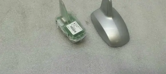 Mercedes-Benz CLS C218 X218 Aerial GPS antenna A2128201675