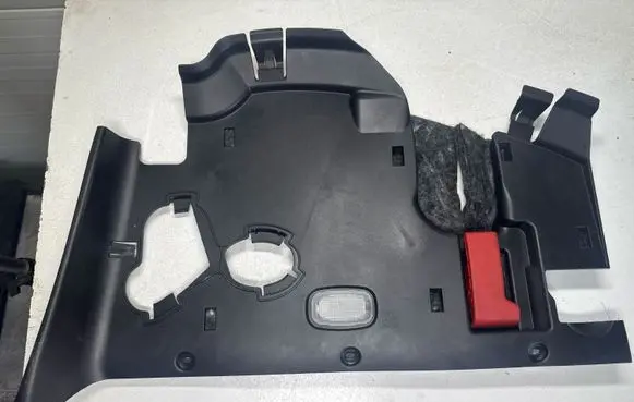 Mercedes-Benz GL X166 Dashboard lower bottom trim panel A1666800507