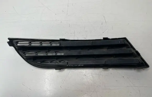 BMW 1 E81 E87 Front bumper lower grill 551004542 13182911