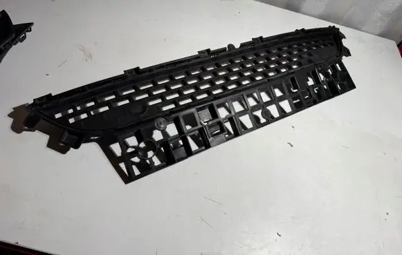 Renault Master III Front bumper upper radiator grill