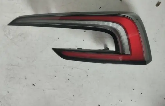 Tesla Model 3 Rear/tail lights 1691500-00-F