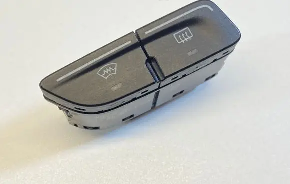 Ford Focus Windscreen/window heater switch AM5T18K574AB